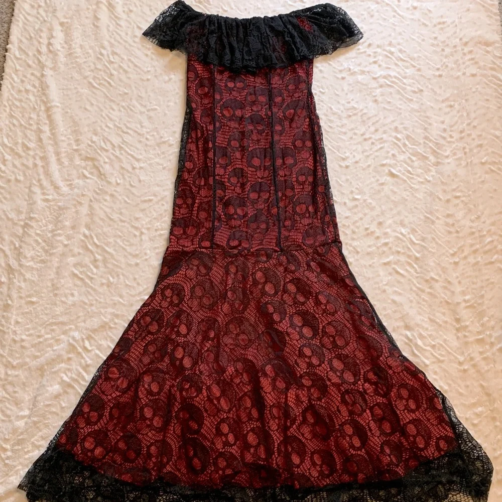 Women’s Spirit La Catrina Red and Black Costume - Picture 3 of 8